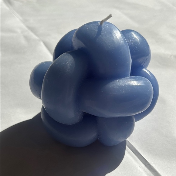 Room Essentials Blue Knot Pop Art Home Decor Candle New 24.2 oz - Picture 7 of 7